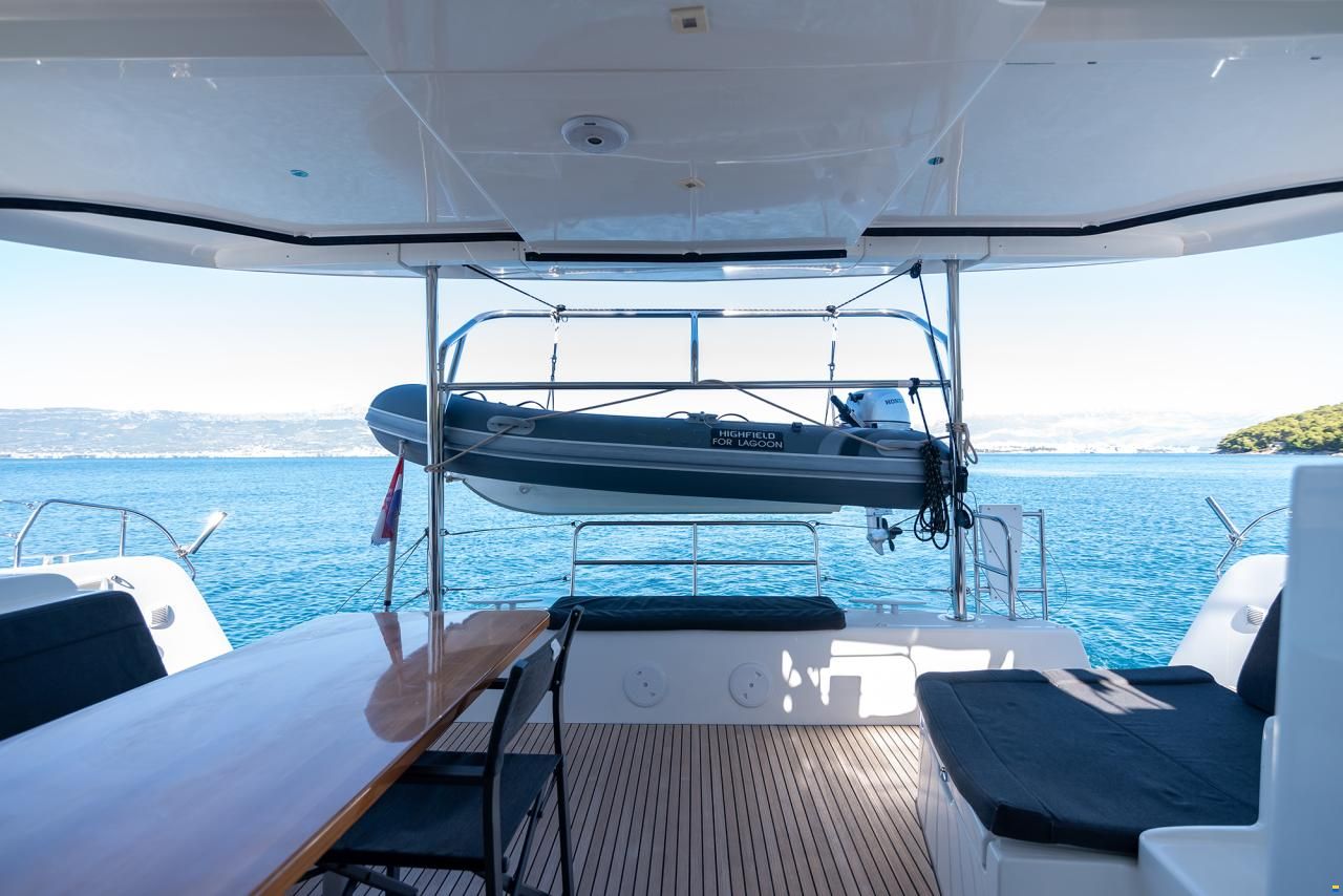 Lagoon 42 (3 cabins)