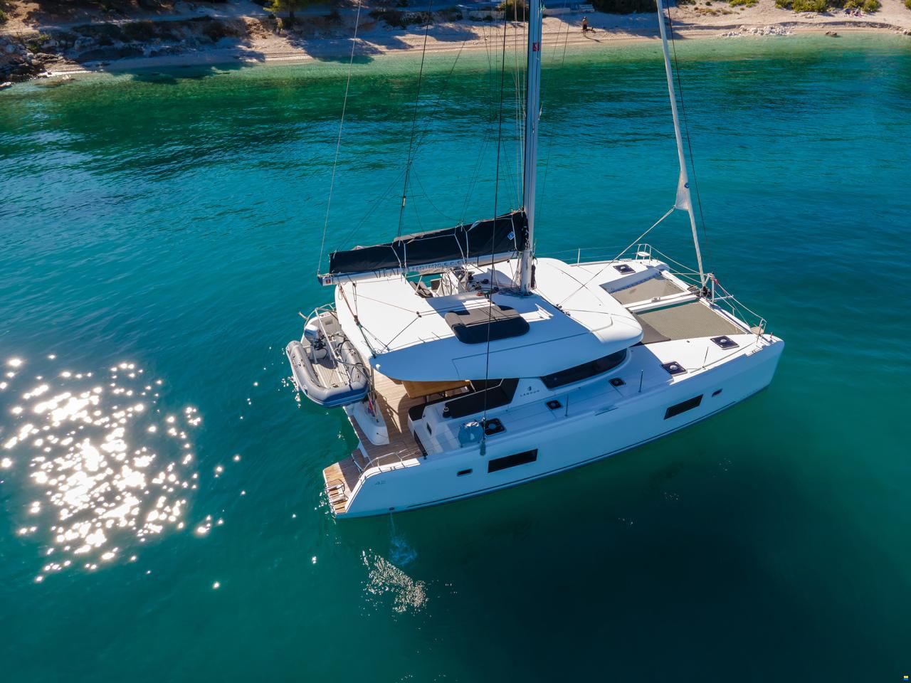 Lagoon 42 (3 cabins)