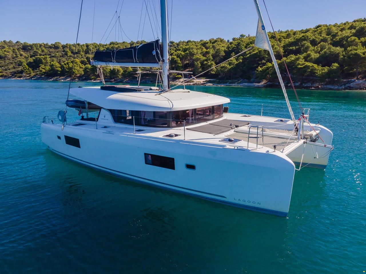 Lagoon 42 (3 cabins)