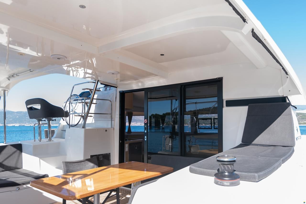 Lagoon 42 (3 cabins)