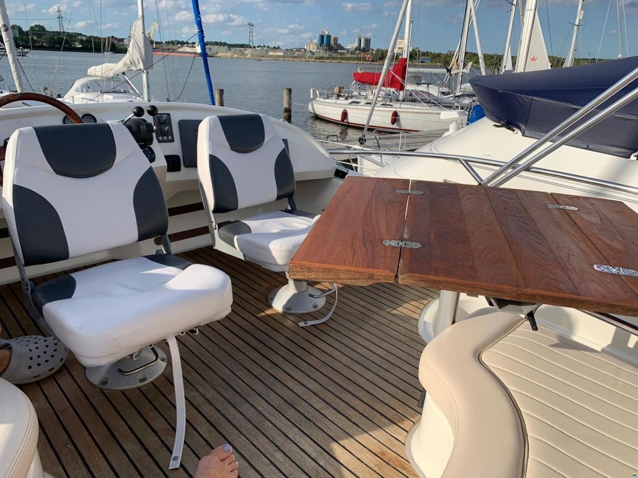 Jeanneau Prestige 32 Fly