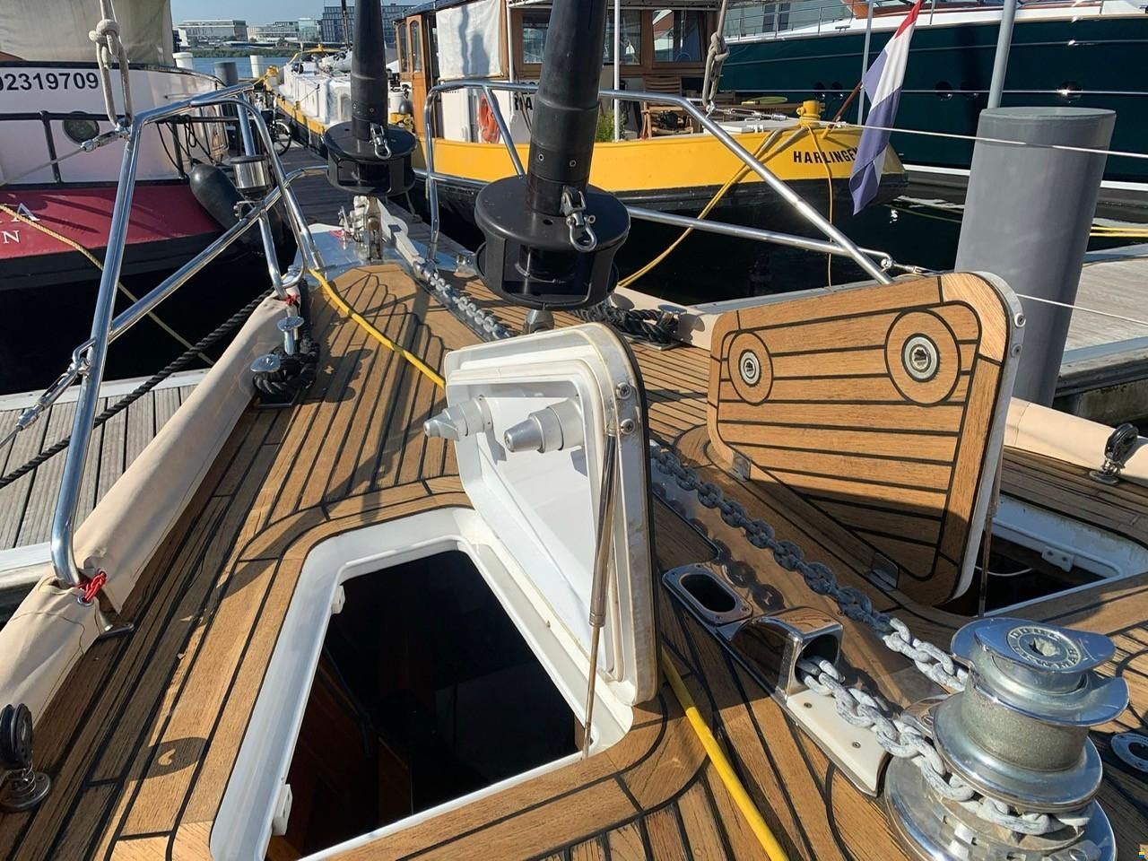 Lagoon Royal Pilot Saloon 65