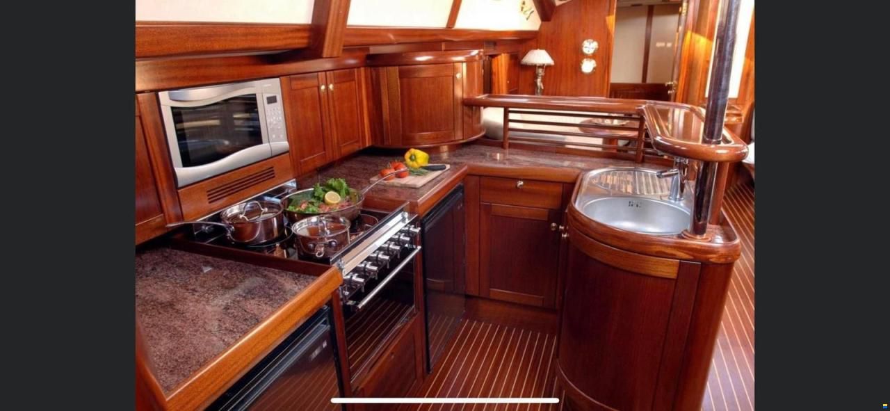 Lagoon Royal Pilot Saloon 65