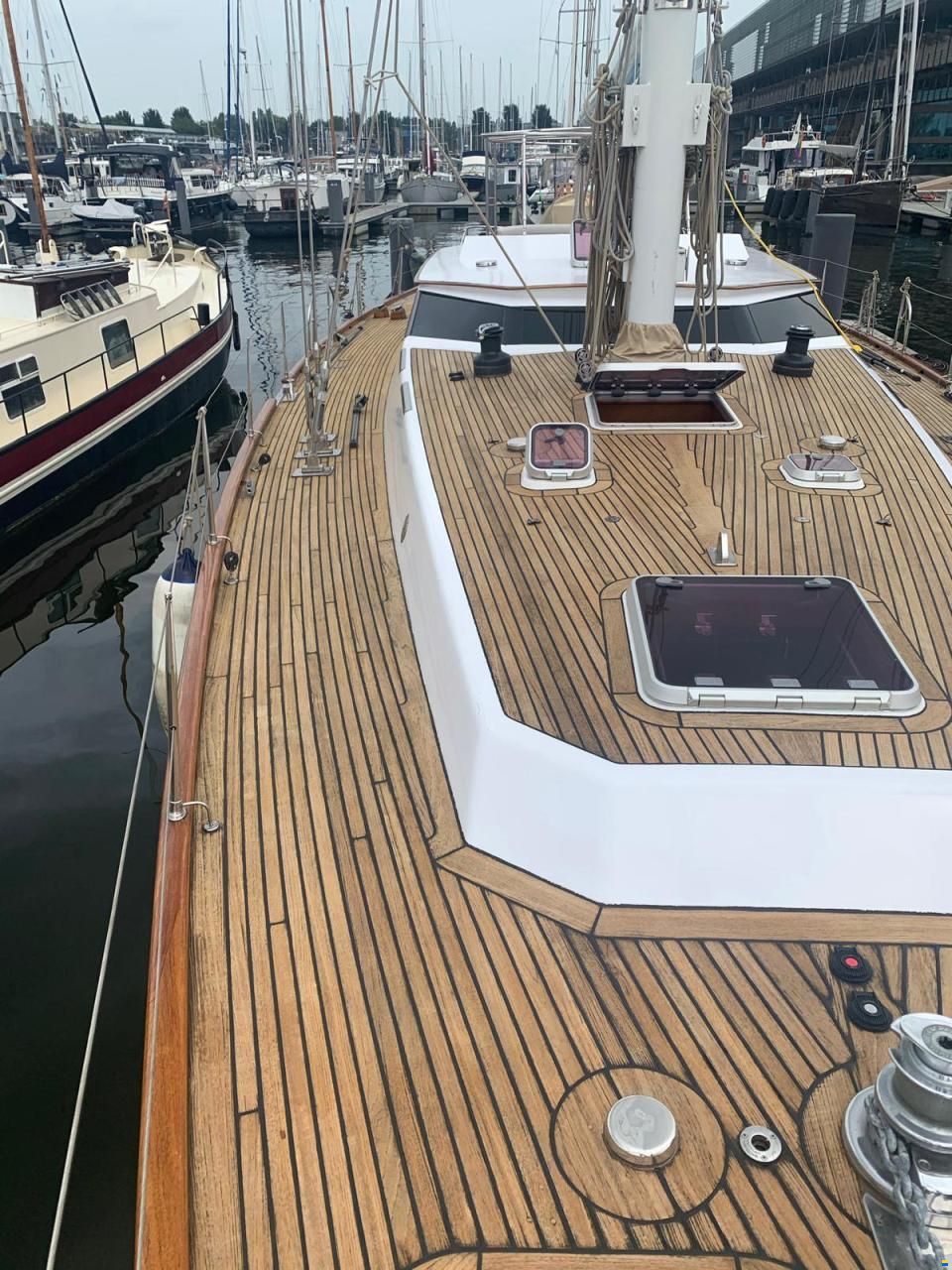 Lagoon Royal Pilot Saloon 65