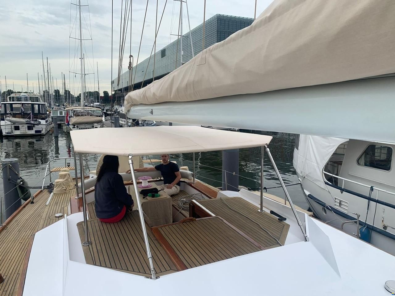Lagoon Royal Pilot Saloon 65