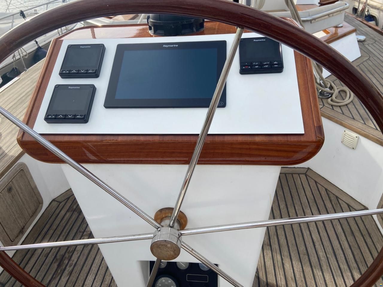 Lagoon Royal Pilot Saloon 65