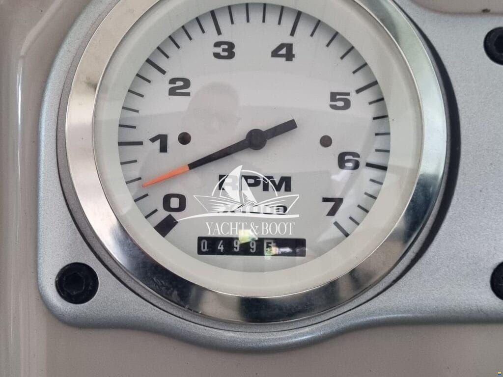 Maxum 2400 SCR