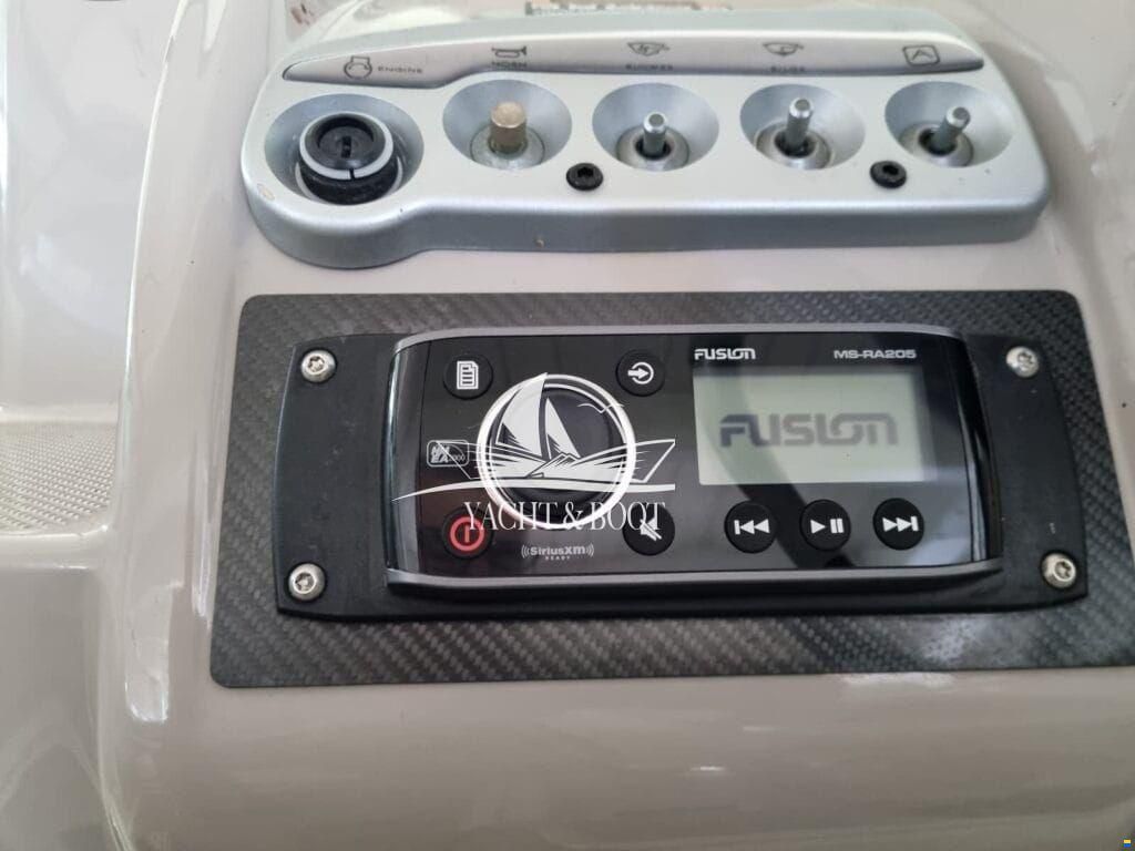 Maxum 2400 SCR
