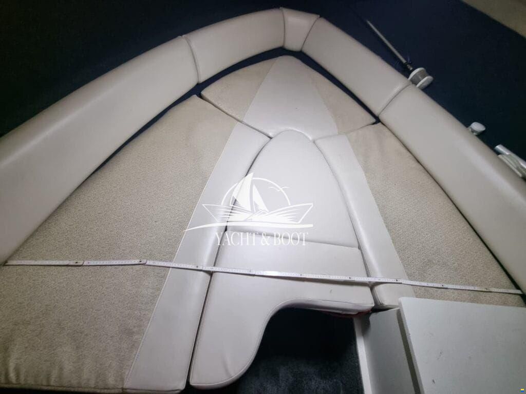 Maxum 2400 SCR