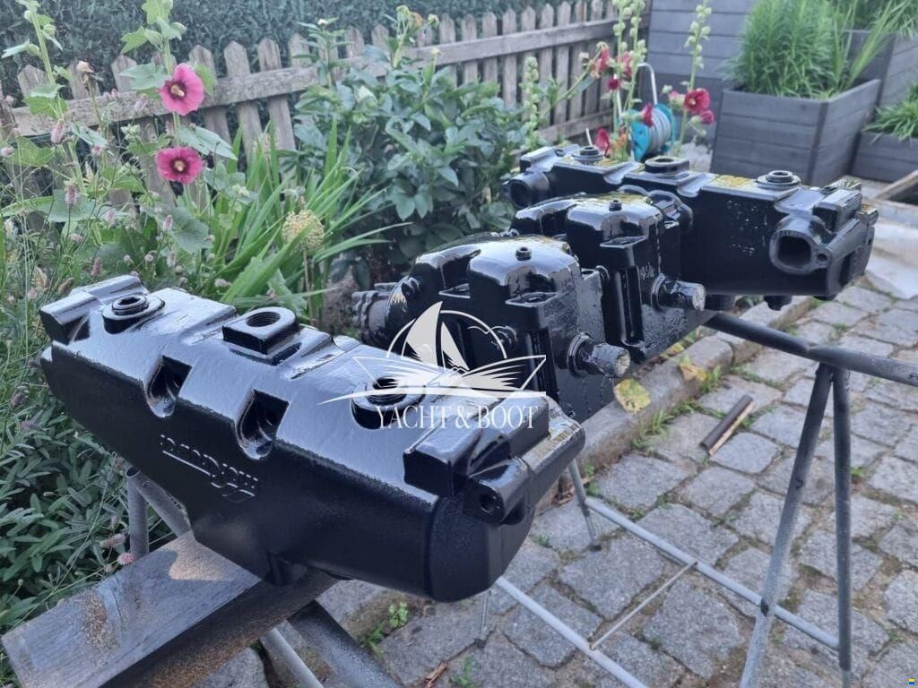 Maxum 2400 SCR