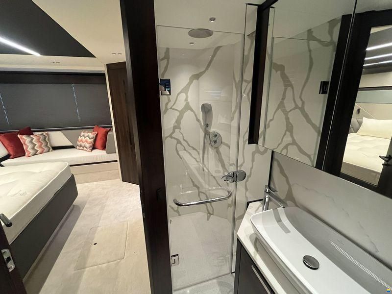 Sunseeker Predator 74 XPS