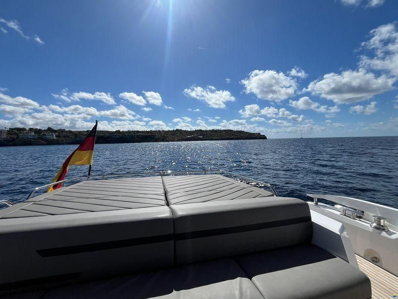Sunseeker Predator 74 XPS