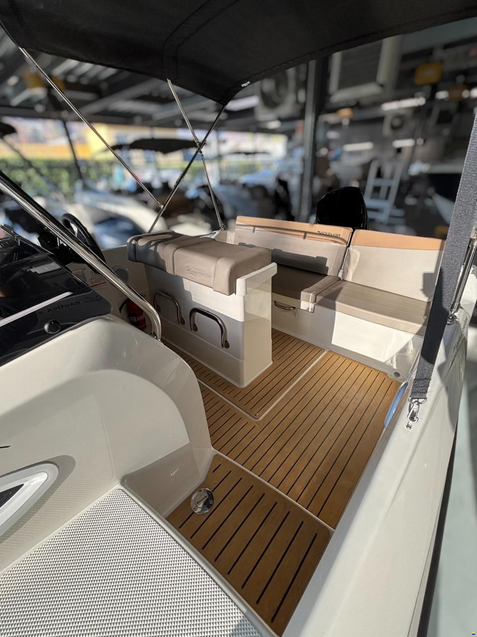 Quicksilver 605 Sundeck