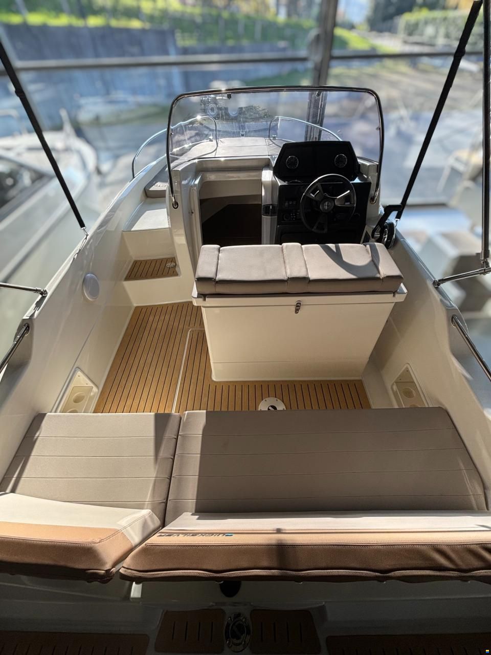 Quicksilver 605 Sundeck