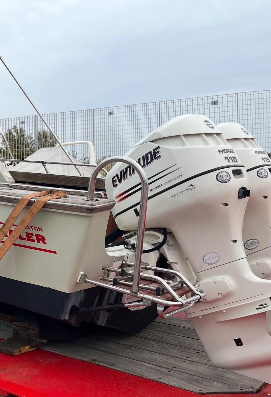 Boston Whaler Revenge 22
