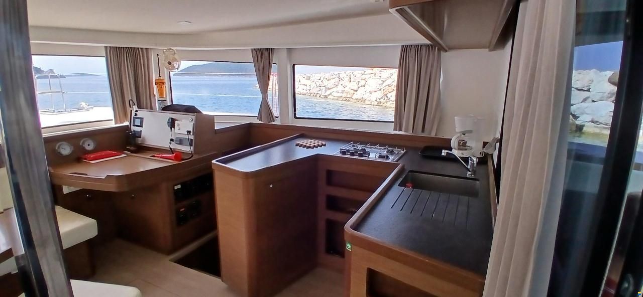 Lagoon 42