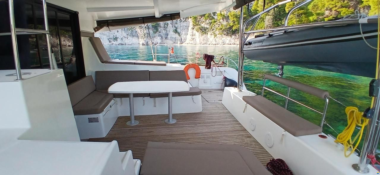 Lagoon 42