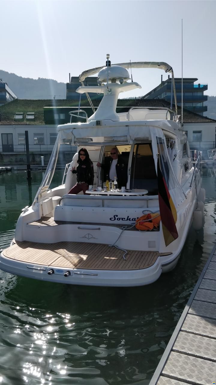 Sealine F33