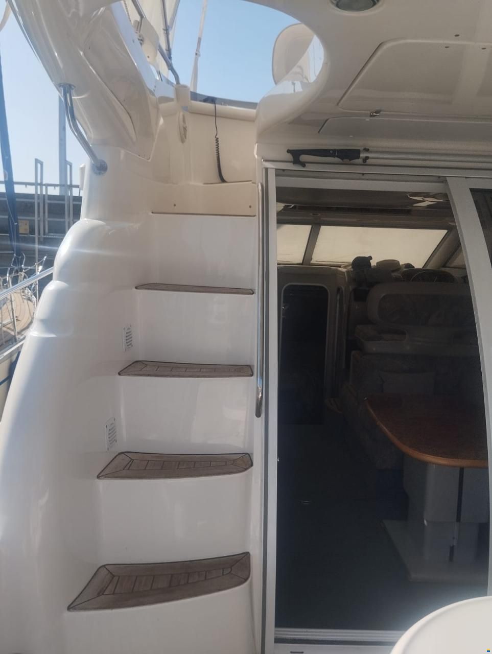 Sealine F33
