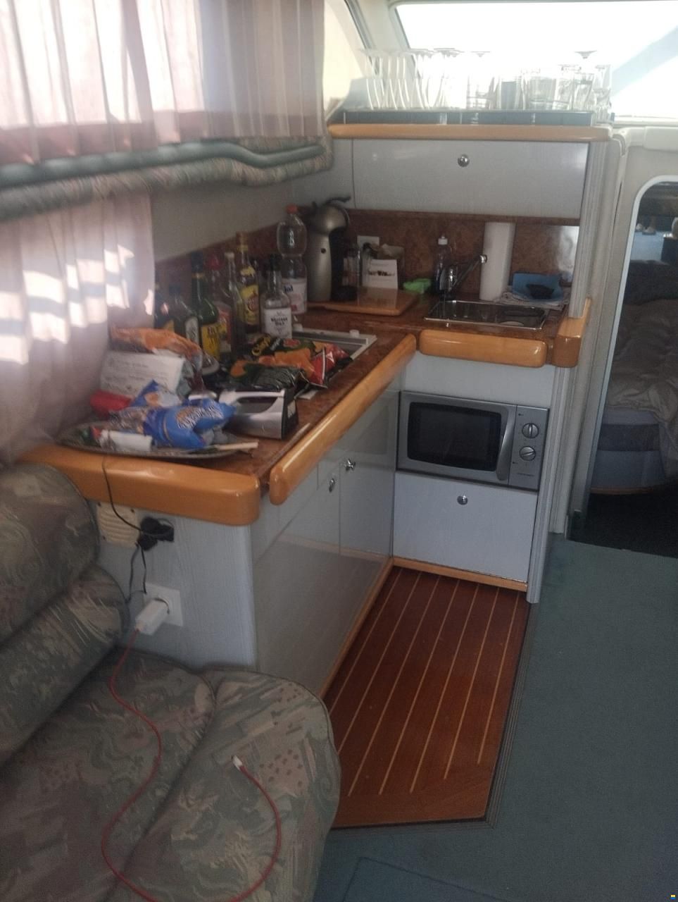 Sealine F33