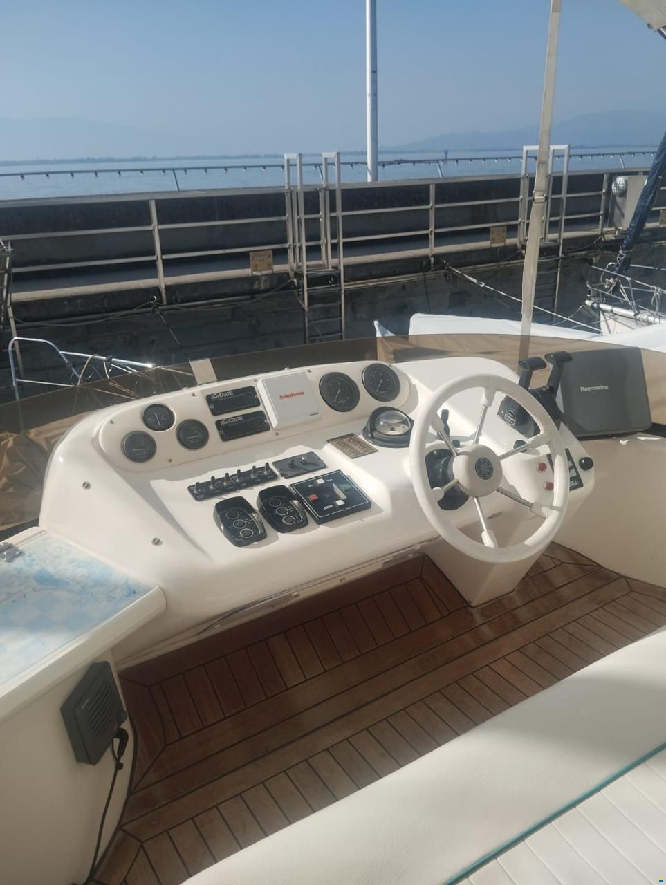 Sealine F33