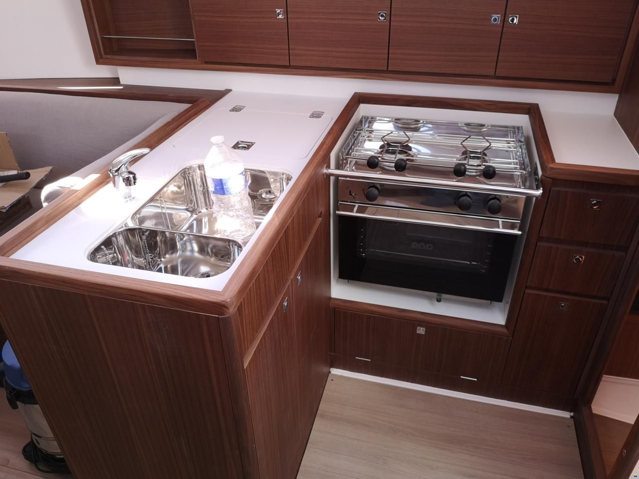 J Boats 112E