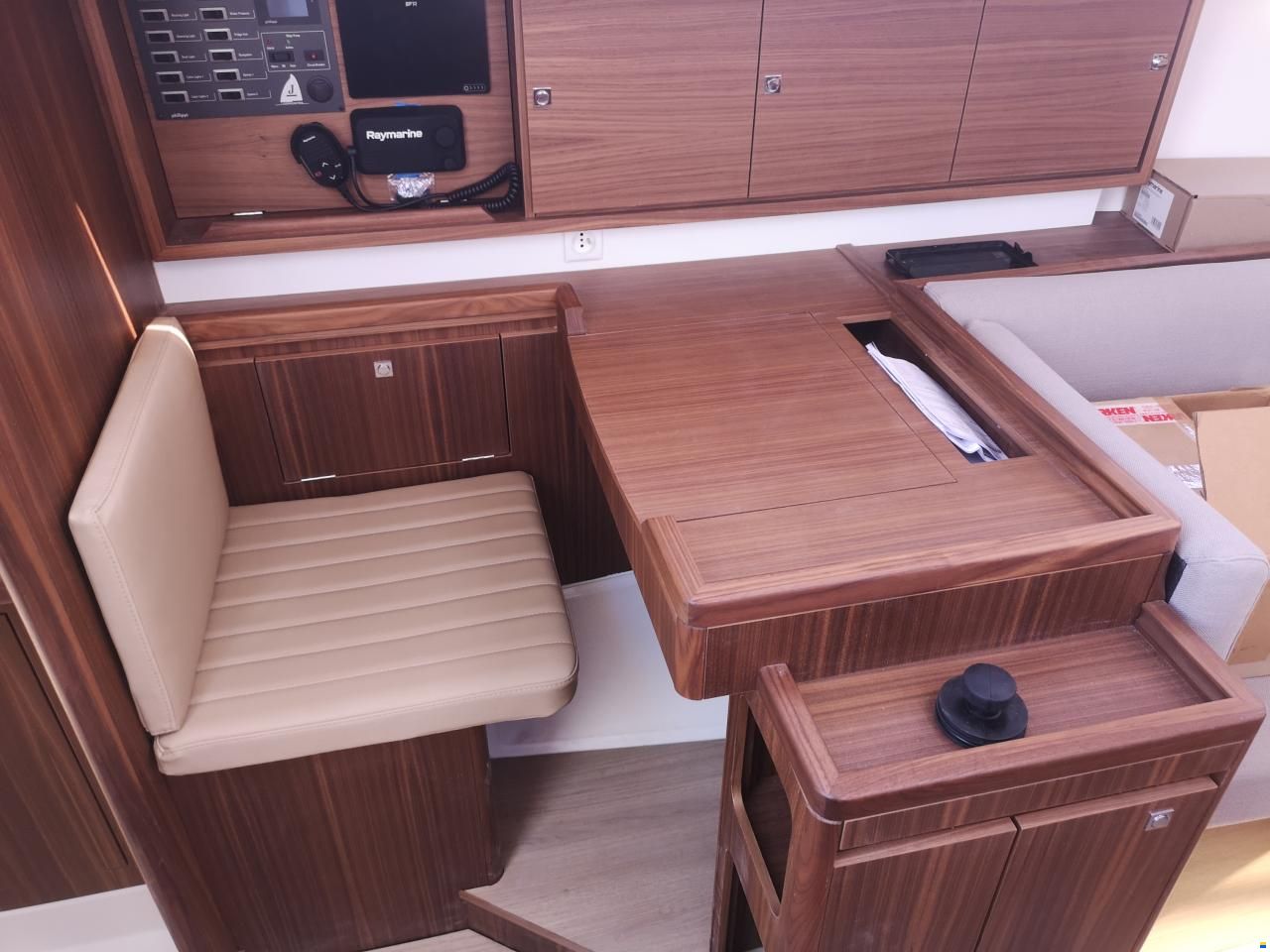 J Boats 112E