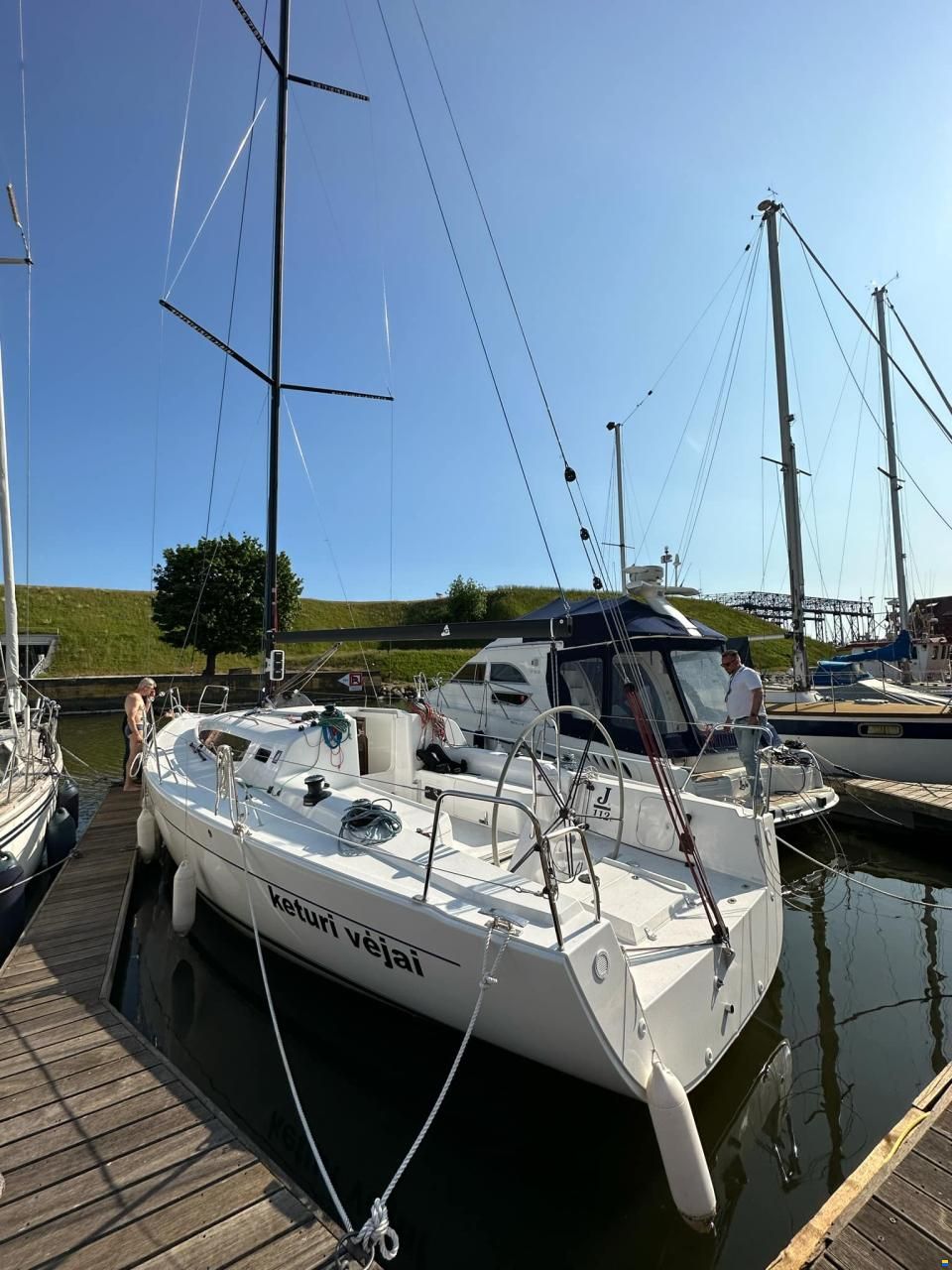 J Boats 112E