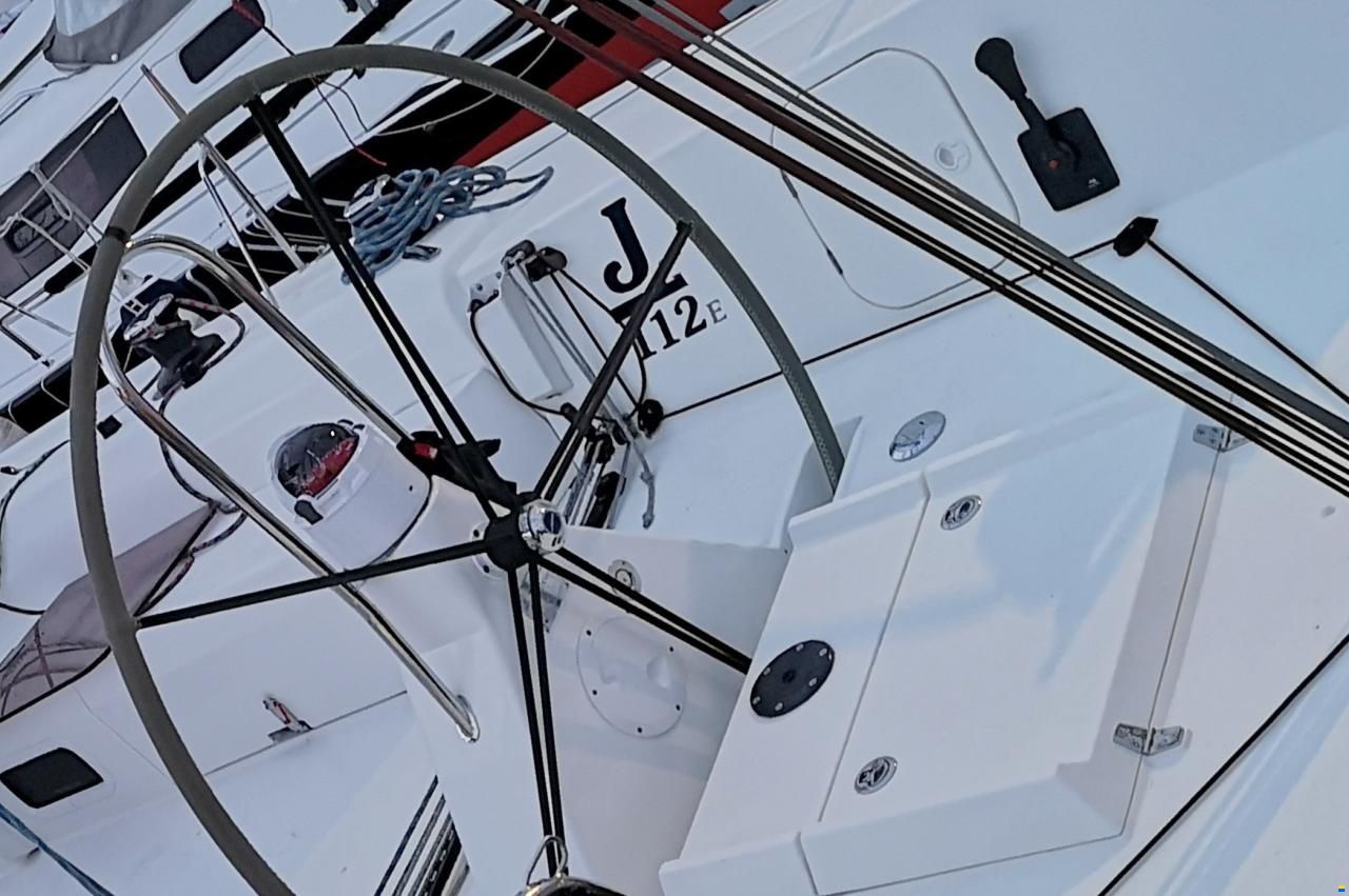 J Boats 112E