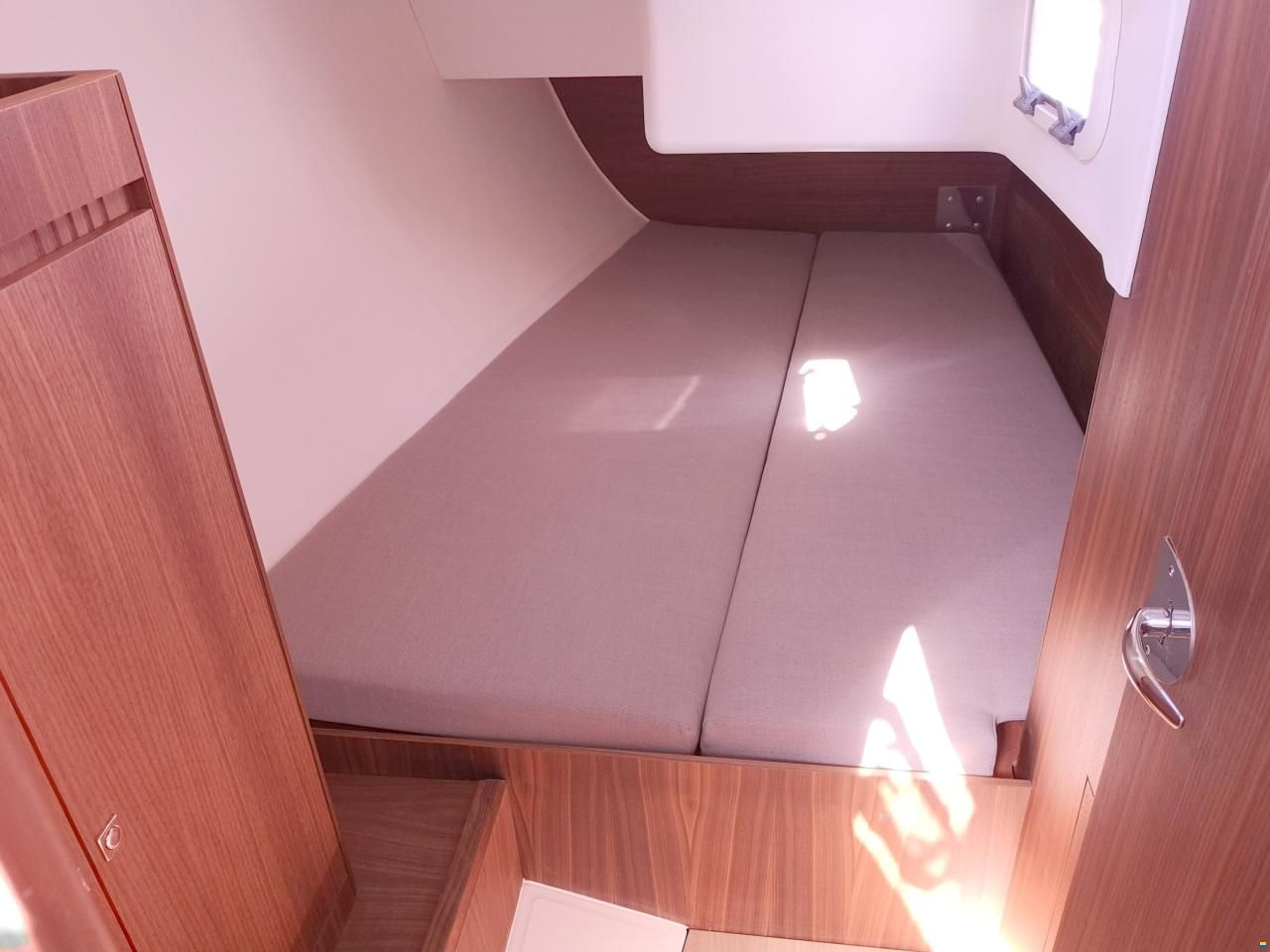 J Boats 112E