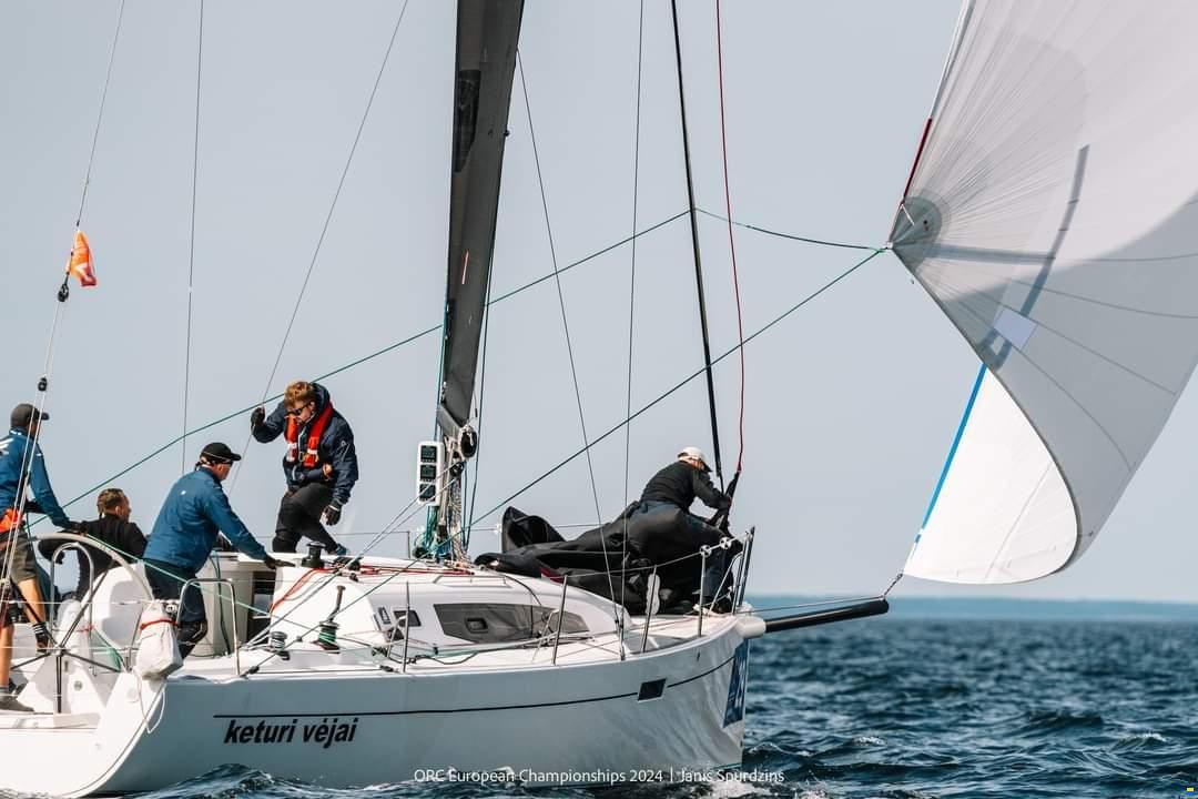 J Boats 112E