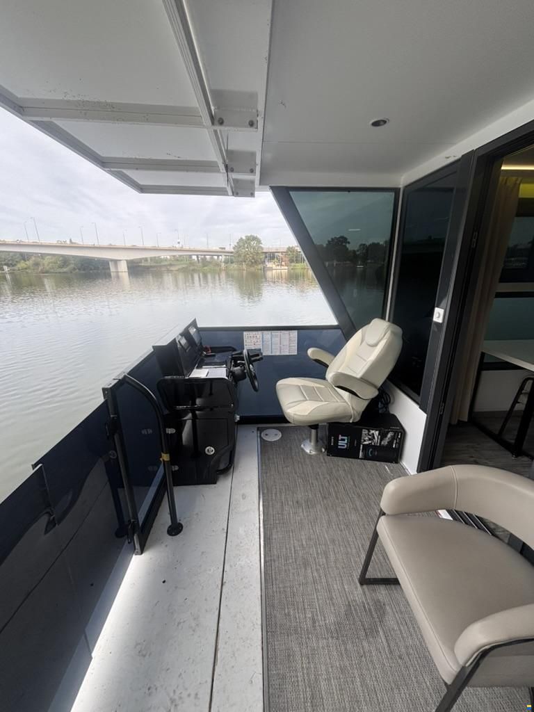 River Yacht HB-1200