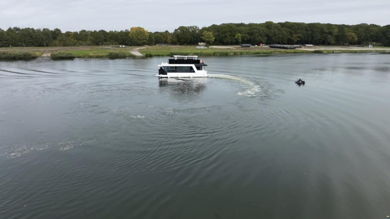 River Yacht HB-1200