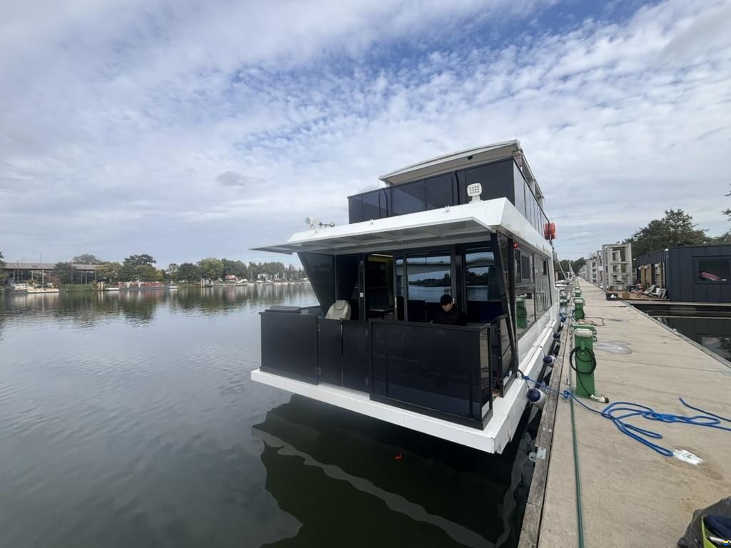 River Yacht HB-1200