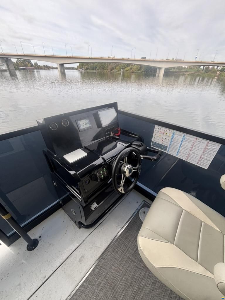 River Yacht HB-1200