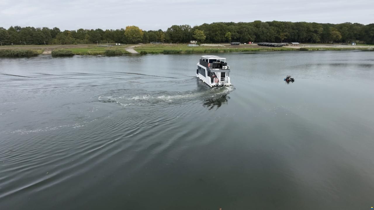 River Yacht HB-1200