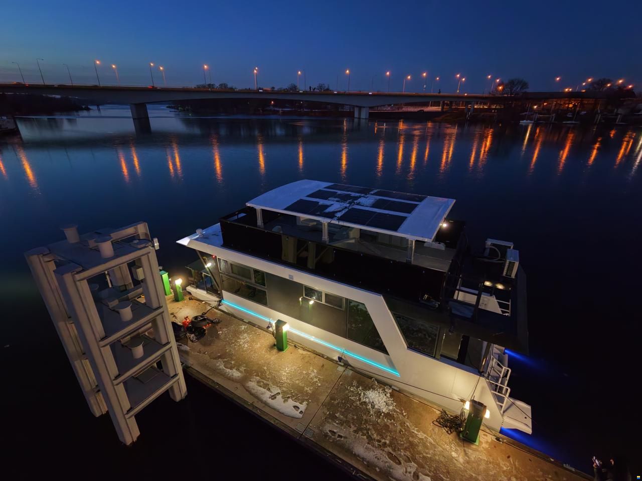 River Yacht HB-1200