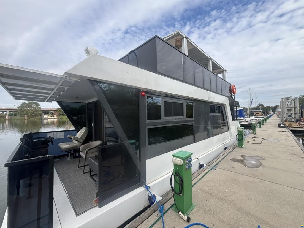 River Yacht HB-1200