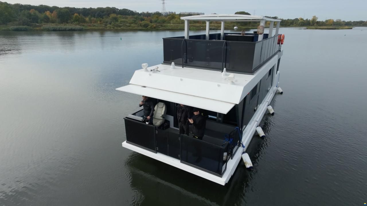 River Yacht HB-1200