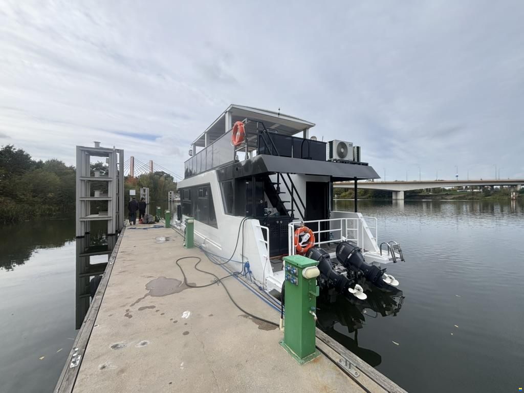 River Yacht HB-1200