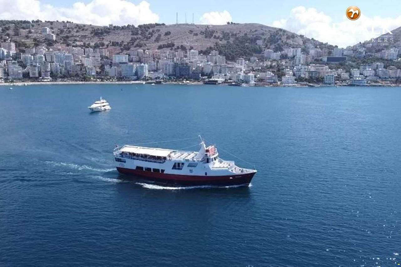 CAR/PASSENGERS FERRY 40