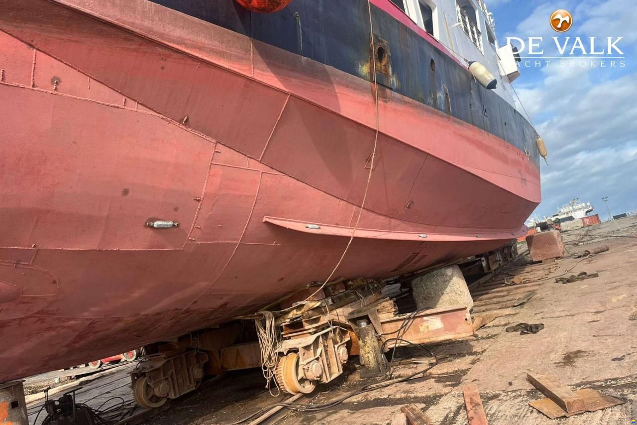 CAR/PASSENGERS FERRY 40