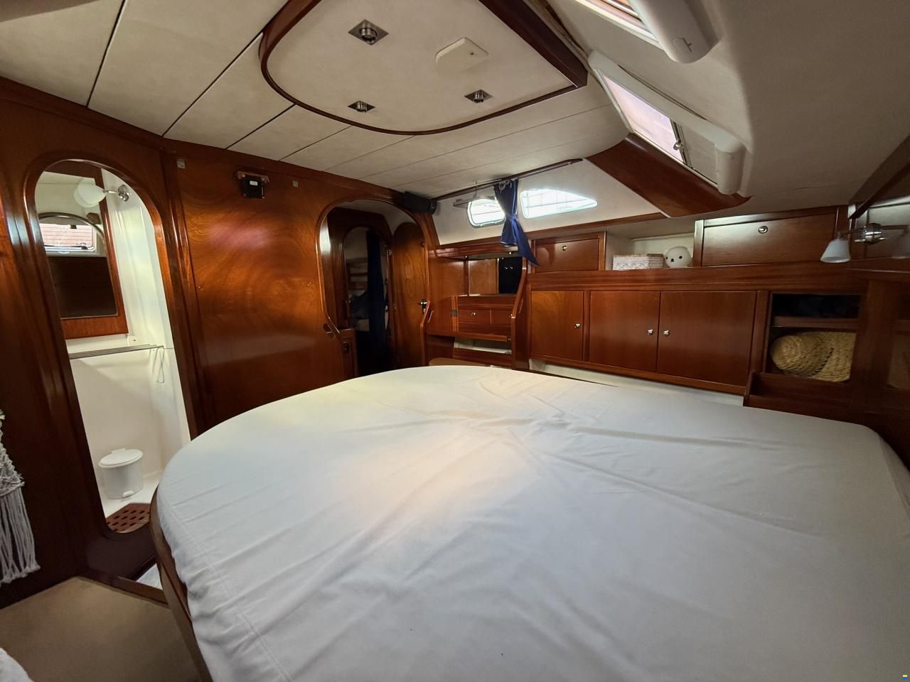 Amel 54