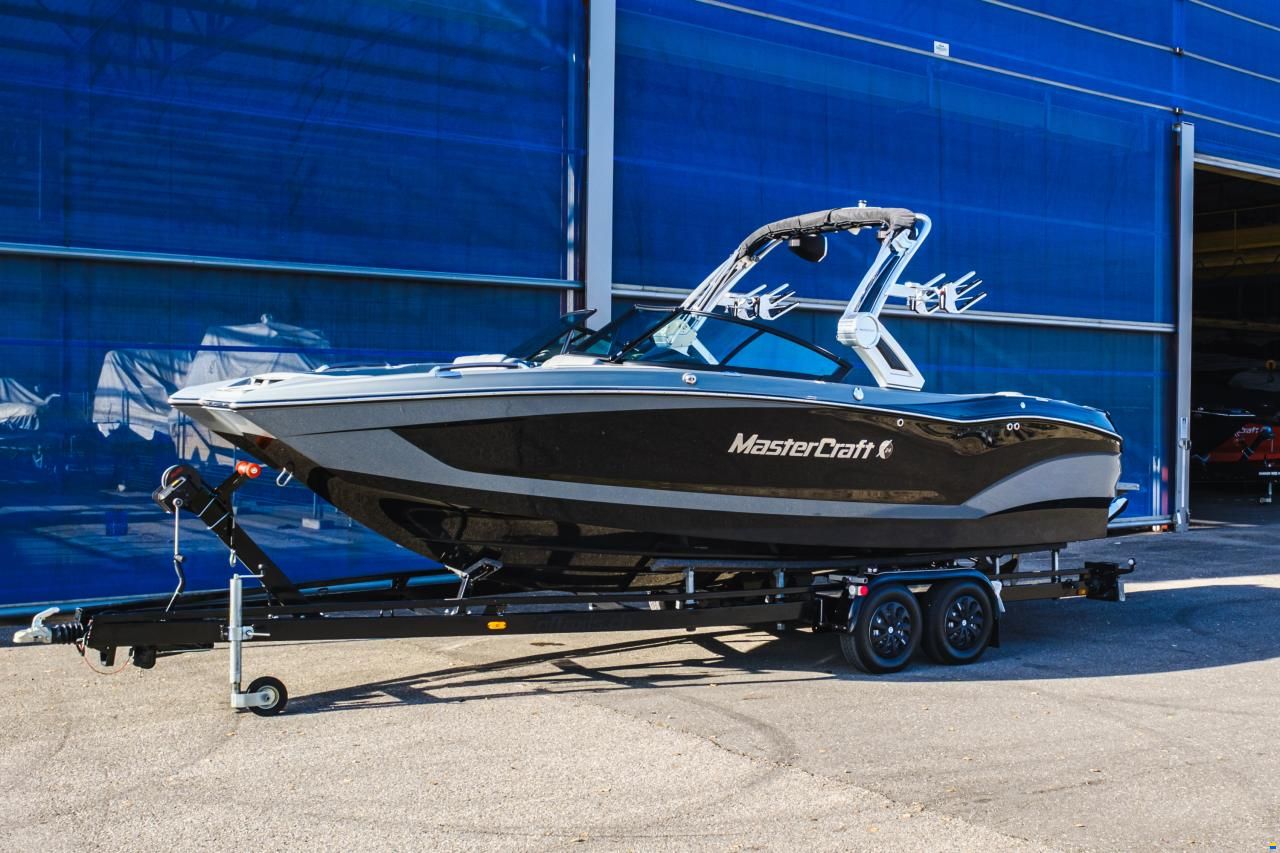 MasterCraft X24 | 2022 | Black & Grey