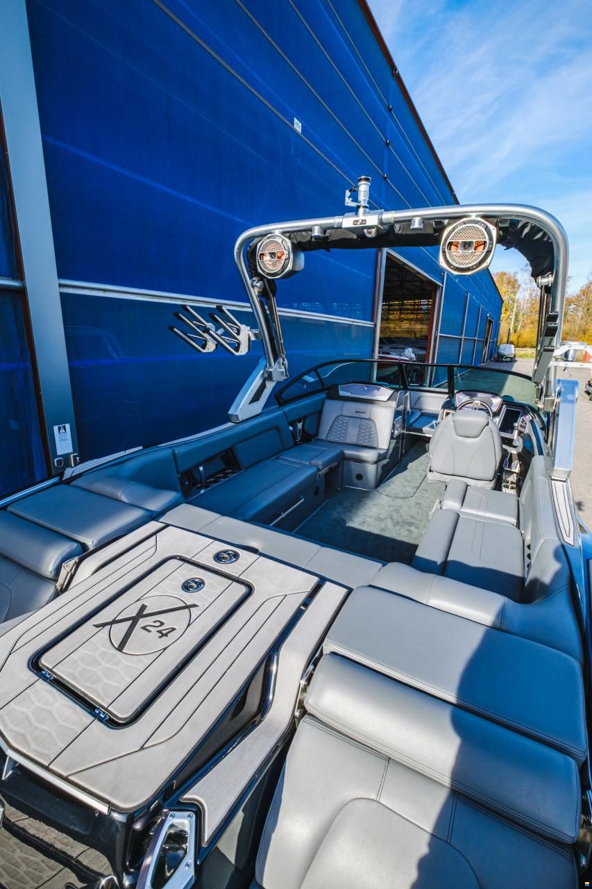 MasterCraft X24 | 2022 | Black & Grey