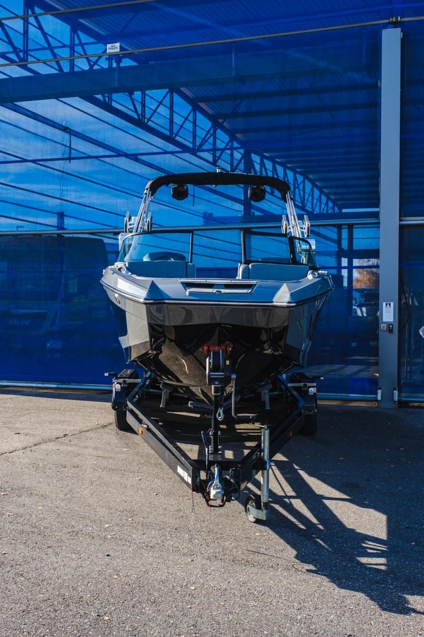 MasterCraft X24 | 2022 | Black & Grey