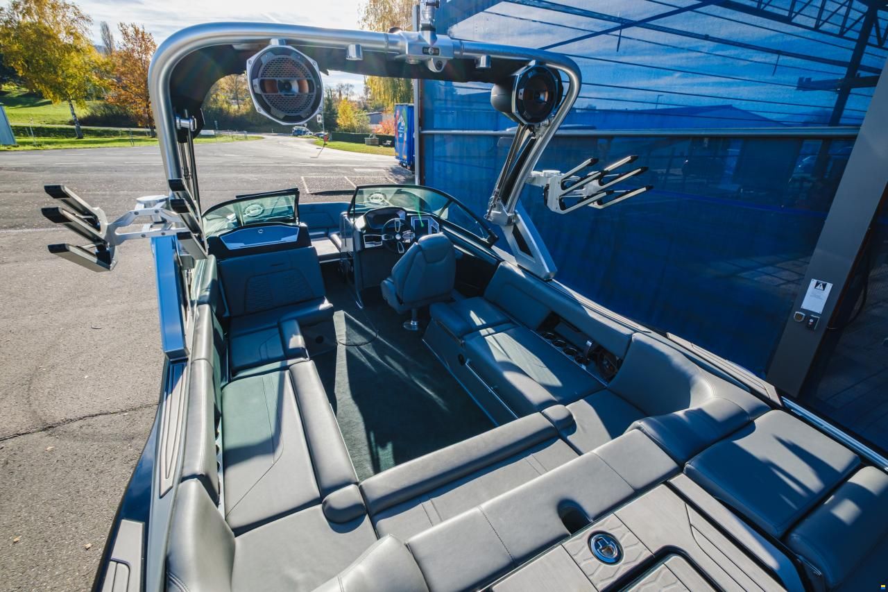 MasterCraft X24 | 2022 | Black & Grey