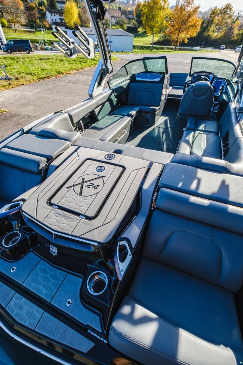 MasterCraft X24 | 2022 | Black & Grey