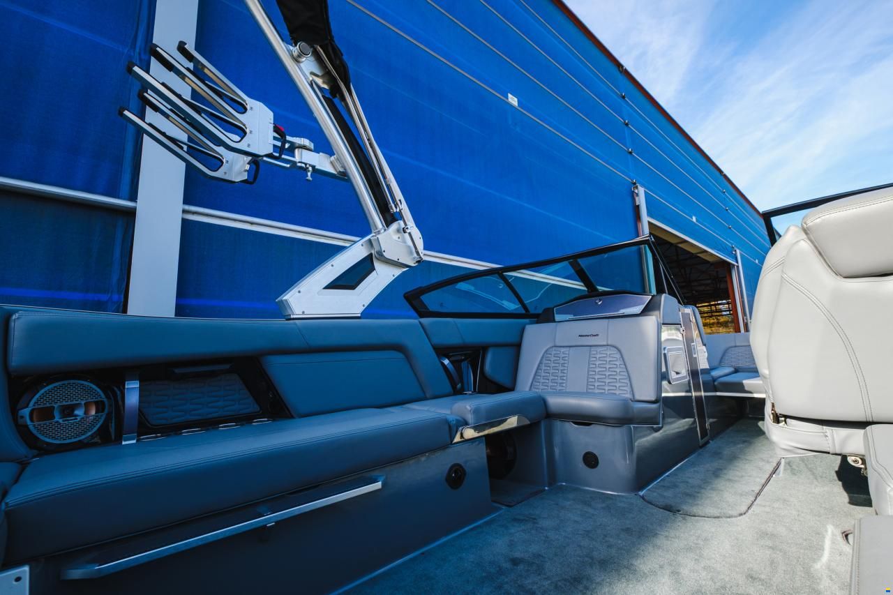 MasterCraft X24 | 2022 | Black & Grey