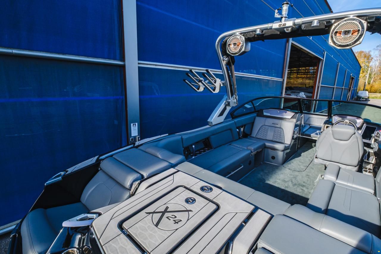 MasterCraft X24 | 2022 | Black & Grey